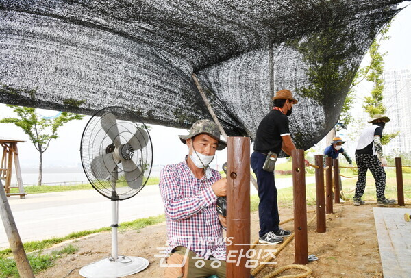 ▶폭염속현장근로자근로환경개선(사진제공=시흥시)