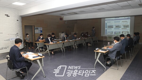 광명시는 9월 3일 시청 중회의실에서 ‘디지털 트윈 구축을 위한 연구용역’ 중간보고회를 개최했다(사진제공=광명시)