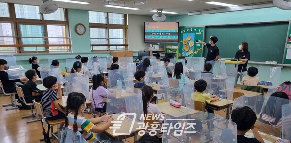 찾아가는 생존수영 이론교육(사지제공=시흥도시공사)