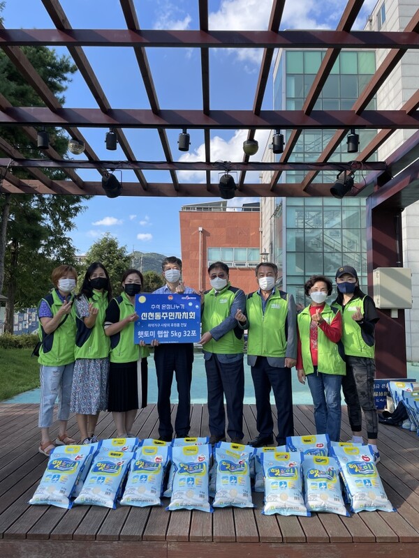 신천동-신천효축제위원회 온정나누기(사진제공=신천동 행정복지센터)