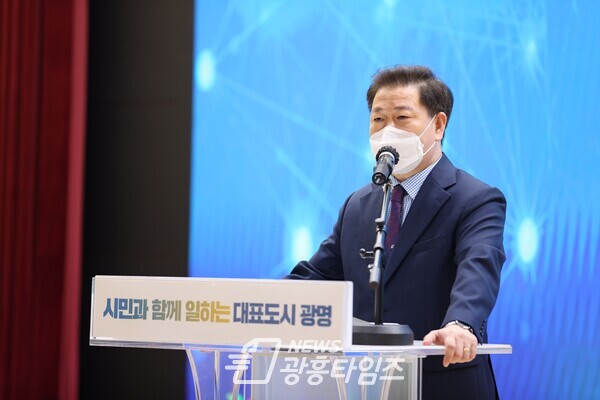 시 개청 40주년 ‘광명시민의 날 기념식’에서 기념사를 하고있는 박승원 시장(사진제공=광명시)