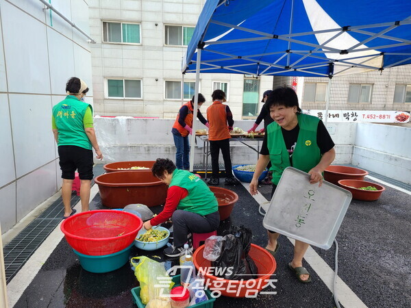 오전동새마을부녀회 밑반찬나눔(사진제공=오전동 행정복지센터)