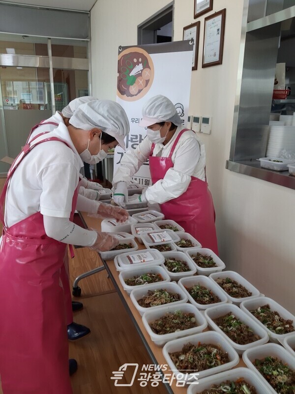 청계종합사회복지관‘사랑애(愛) 가래떡데이’나눔(사진제공=의왕시)