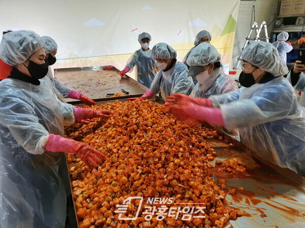 오전동 지역사회보장협의체, 사랑의 깍두기(사진제공=오전동 주민센터)