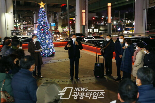 주요상권에 대형 크리스마스트리 점등식(사진제공=의왕시)