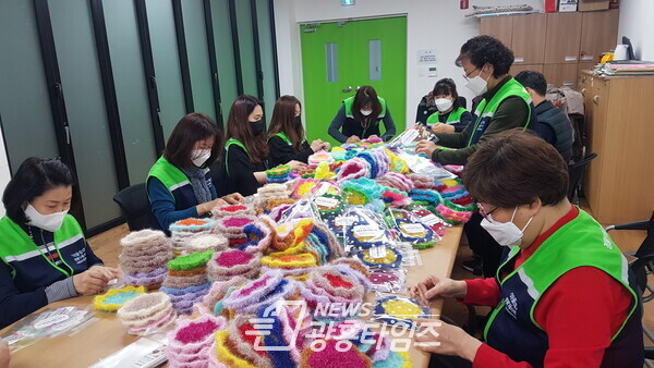 정왕3동_손뜨개수세미(제공=정왕3동 행정복지센터)