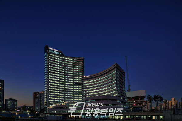 청사야간(제공=경기도) 청사야간(제공=경기도)