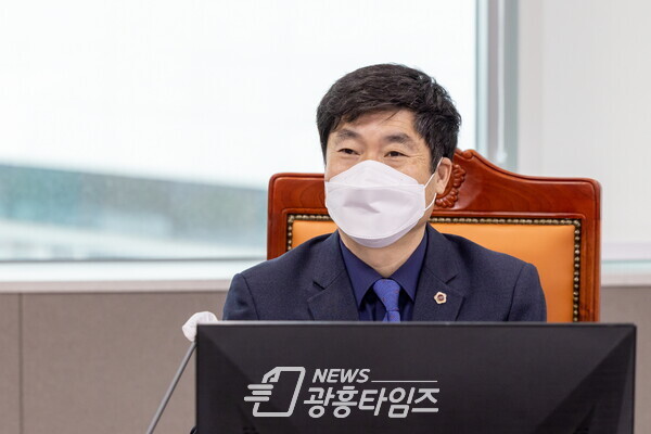 정대운 의원, 경기도 빈집 및 소규모주택 정비에 관한 조례 일부개정조례안 상임위 통과(제공=경기도의회) 정대운 의원, 경기도 빈집 및 소규모주택 정비에 관한 조례 일부개정조례안 상임위 통과(제공=경기도의회)