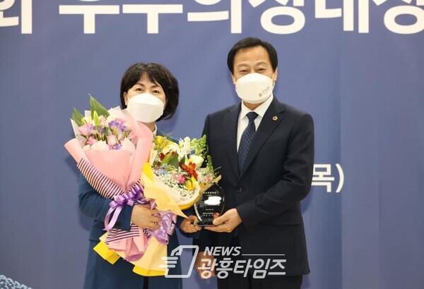 원미정 의원 제12회 우수의정대상 수상(제공=경기도의회) 원미정 의원 제12회 우수의정대상 수상(제공=경기도의회)