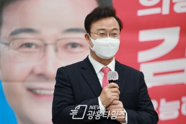 김성제 국민의힘 의왕시장 후보가 10일 ‘성제열린캠프’에서 2호 공약인 ‘오매기지구 도시개발'을 발표했다(제공=성제열린캠프)