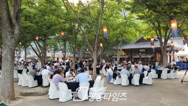 도내 유니크베뉴인 2018년 용인민속촌 삼성글로벌리테일 행사(제공=경기도) 도내 유니크베뉴인 2018년 용인민속촌 삼성글로벌리테일 행사(제공=경기도)