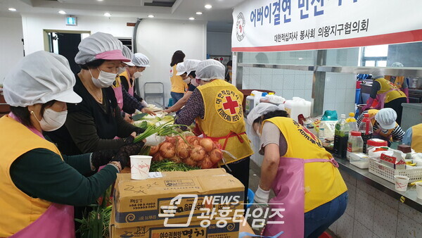  의왕시 대한적십자사 봉사회‘사랑의 밑반찬 나눔’봉사(사진제공=오전동 주민센터)