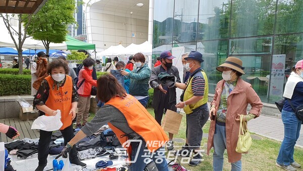 내손2동 바자회(사진제공=내손2동 주민센터) 내손2동 바자회(사진제공=내손2동 주민센터)