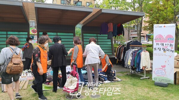 내손2동 바자회(사진제공=내손2동 주민센터) 내손2동 바자회(사진제공=내손2동 주민센터)