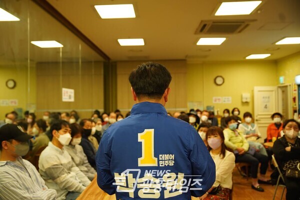 간담회를 통해 소통을 강화하고 있는 박승원 광명시장 후보(제공=박승원 후보 선거캠프)
