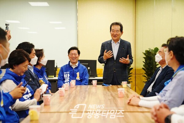 정세균 전 국무총리, 박승원 광명시장후보 지지방문(제공=박승원 후보 선거캠프) 정세균 전 국무총리, 박승원 광명시장후보 지지방문(제공=박승원 후보 선거캠프)