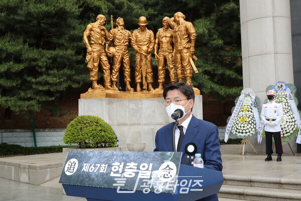 한얼공원 내 현충탑에서 거행된 제67회 현충일 추념식에서 한대희 군포시장이 추념사를 낭독하고 있다(제공=군포시)
