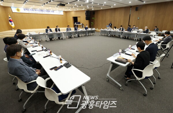장현국 의장, 2022년 경기도의회 자치분권발전위원회 회의 개최 (제공=경기도의회) 장현국 의장, 2022년 경기도의회 자치분권발전위원회 회의 개최 (제공=경기도의회)