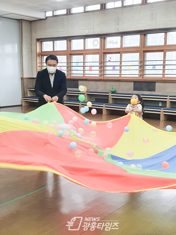 임태희 경기도교육감 당선인, 큰나래유치원 방문(제공=경기도교육감직 인수위원회)