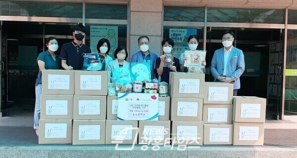  갈뫼중학교 후원물품 전달(사진제공=의왕시)