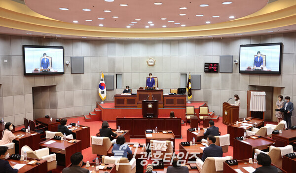 시흥시의회, 제299회 임시회 본회의 모습(제공=시흥시의회) 시흥시의회, 제299회 임시회 본회의 모습(제공=시흥시의회)