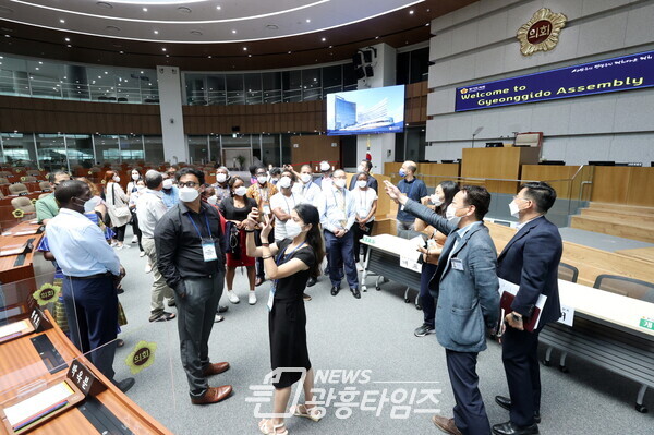G20 각국 정책담당자, 도의회 의정관 경기마루 공식 방문지방의회 역사 배워가 (제공=경기도의회) G20 각국 정책담당자, 도의회 의정관 경기마루 공식 방문지방의회 역사 배워가 (제공=경기도의회)