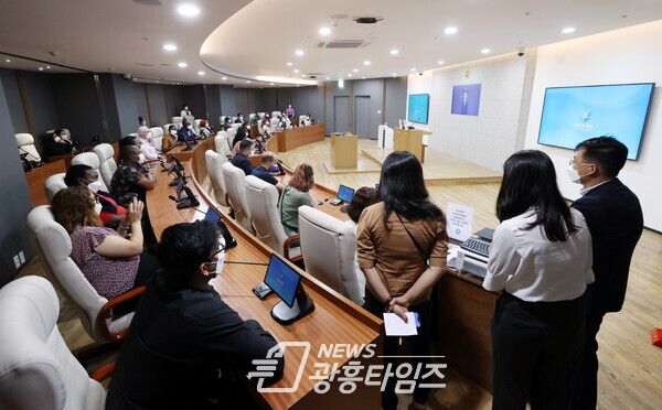 G20 각국 정책담당자, 도의회 의정관 경기마루 공식 방문지방의회 역사 배워가 (제공=경기도의회) G20 각국 정책담당자, 도의회 의정관 경기마루 공식 방문지방의회 역사 배워가 (제공=경기도의회)