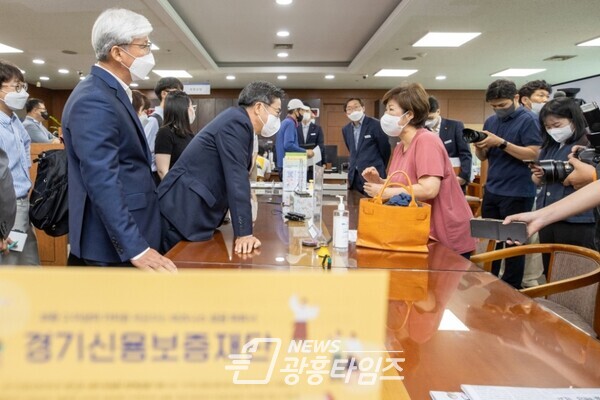 경기신용보증재단 방문(제공=경기도) 경기신용보증재단 방문(제공=경기도)