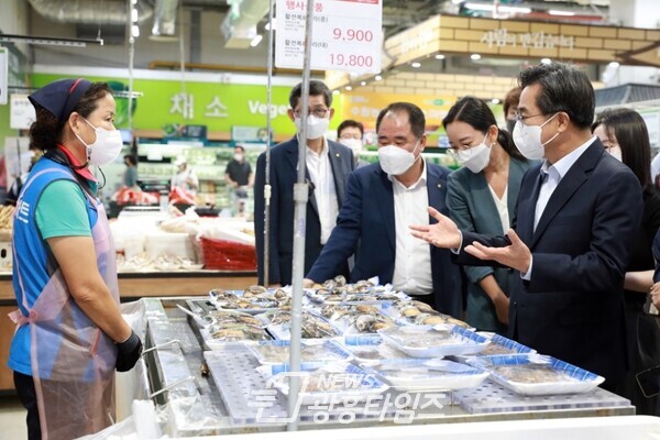 하나로마트 방문(제공=경기도) 하나로마트 방문(제공=경기도)