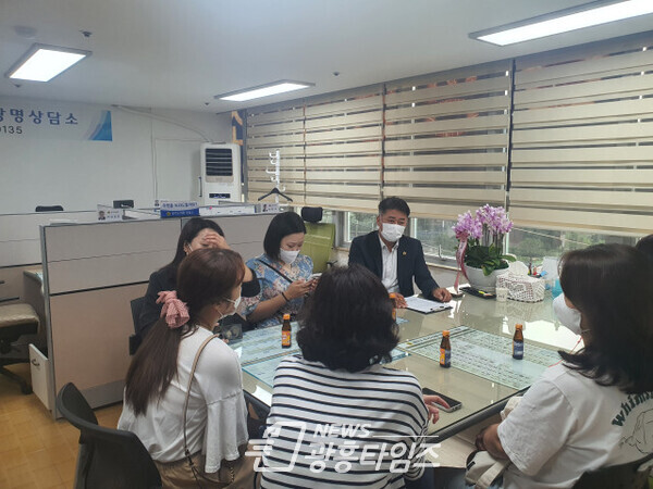 김정호의원,광명북초등학교 체육관 및 급식실 증개축 공사 계획관련 긴급현안점검(제공=경기도의회) 김정호의원,광명북초등학교 체육관 및 급식실 증개축 공사 계획관련 긴급현안점검(제공=경기도의회)