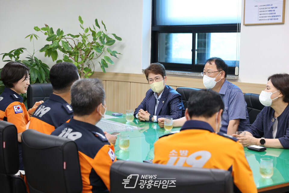 시흥시의회, 시흥소방서 방문해 관내 안전망과 공공서비스 구축 상태 살펴(제공=시흥시의회) 시흥시의회, 시흥소방서 방문해 관내 안전망과 공공서비스 구축 상태 살펴(제공=시흥시의회)