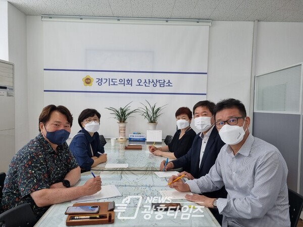 김미정·조용호 의원, 신속 공정한 민원해결 약속(제공=경기도의회) 김미정·조용호 의원, 신속 공정한 민원해결 약속(제공=경기도의회)