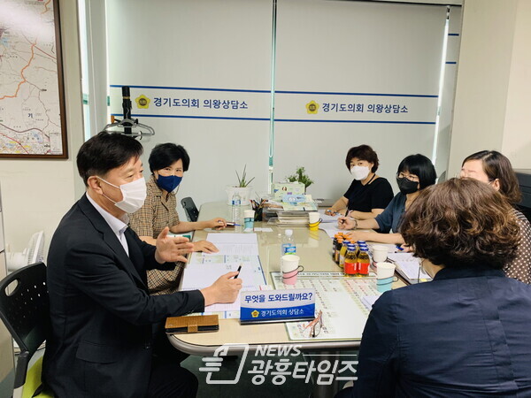 김영기·서성란 의원, 주민 민원 해결 위한 의왕시 관계자들과 논의(제공=경기도의회) 김영기·서성란 의원, 주민 민원 해결 위한 의왕시 관계자들과 논의(제공=경기도의회)