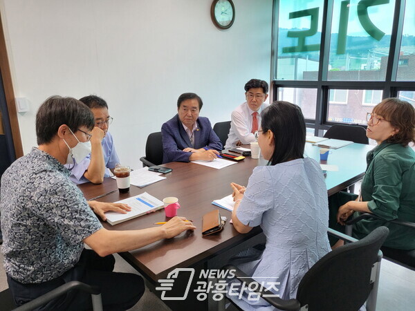 윤충식·김성남 의원, 지역 현안 해결 방안 위해 논의(제공=경기도의회 포천상담소)