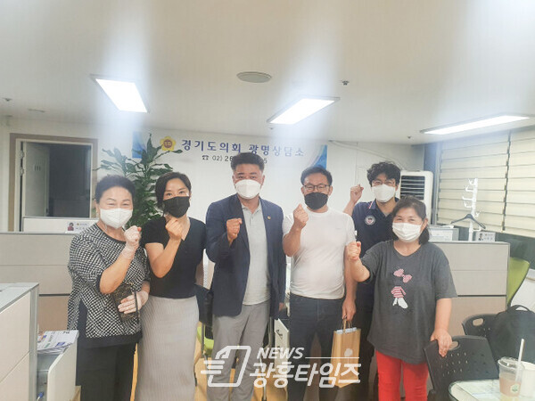 김정호 의원, 광명 철산주공10,11단지 지역주민들과 지역 현안 정담회(제공=경기도의회 광명상담소) 김정호 의원, 광명 철산주공10,11단지 지역주민들과 지역 현안 정담회(제공=경기도의회 광명상담소)