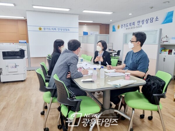 황세주 의원, 공공기관담당자 관계자와 정담회 실시 (제공=경기도의회 안성상담소) 황세주 의원, 공공기관담당자 관계자와 정담회 실시 (제공=경기도의회 안성상담소)