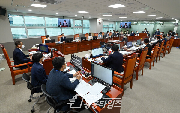 경기도의회 경제노동위원회, 공공기관 업무보고 및 2022년 제1차 추경예산안 심의(제공=경기도의회) 경기도의회 경제노동위원회, 공공기관 업무보고 및 2022년 제1차 추경예산안 심의(제공=경기도의회)
