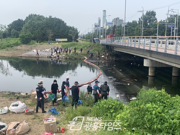 옥구천, 수질오염 복구작업(제공=시흥시)