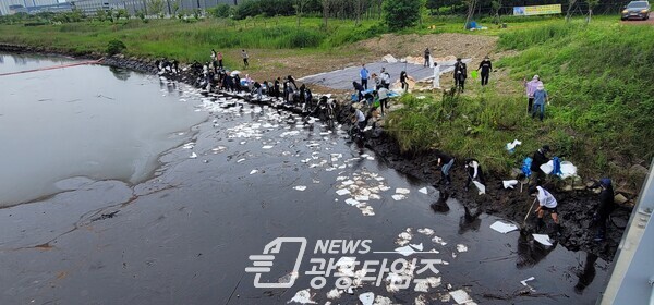 옥구천, 수질오염 복구작업(제공=시흥시)