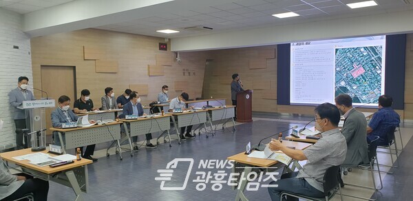 광명시는 17일 시청 중회의실에서 하안동 철골주차장 재건축 타당성 조사 및 기본계획 수립용역 중간보고회를 가졌다(제공=광명시) 광명시는 17일 시청 중회의실에서 하안동 철골주차장 재건축 타당성 조사 및 기본계획 수립용역 중간보고회를 가졌다(제공=광명시)