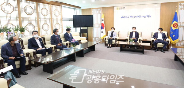 염종현 의장 및 의장단, 17일 염태영 경기도 신임 경제부지사 접견 (제공=경기도의회) 염종현 의장 및 의장단, 17일 염태영 경기도 신임 경제부지사 접견 (제공=경기도의회)