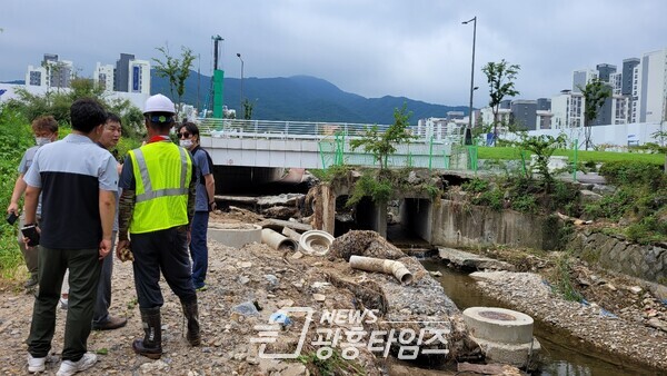  응급복구TF팀 현장점검(사진제공=의왕시)