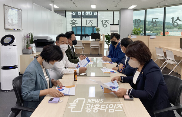 시흥시의회 자치행정위, 소상공인시장진흥공단 방문… 관계자 격려(제공=시흥시의회) 시흥시의회 자치행정위, 소상공인시장진흥공단 방문… 관계자 격려(제공=시흥시의회)