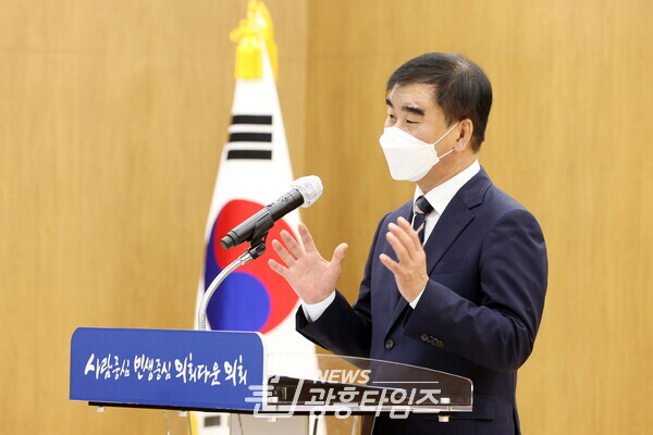 염종현 의장, 9월 월례조회 실시 '공정하고 혁신적인 인사체계 도입' (제공=경기도의회) 염종현 의장, 9월 월례조회 실시 '공정하고 혁신적인 인사체계 도입' (제공=경기도의회)