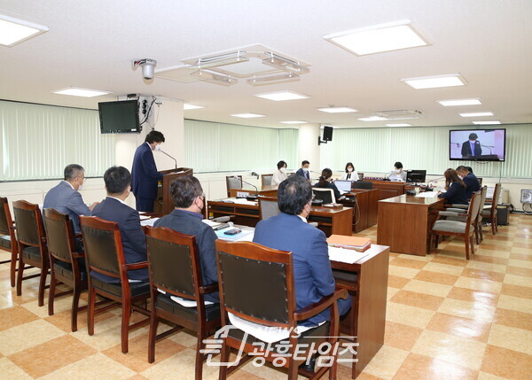 14일 자치행정교육위원회 회의실에서 열린 인사청문회 모습(사진제공=광명시의회) 14일 자치행정교육위원회 회의실에서 열린 인사청문회 모습(사진제공=광명시의회)