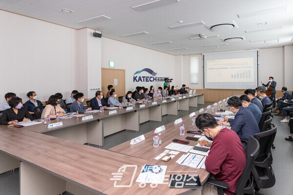 K-미래차 밸리 혁신 전담조직(TF) 회의(제공=경기도) K-미래차 밸리 혁신 전담조직(TF) 회의(제공=경기도)