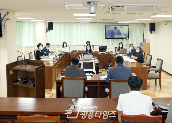 지난 19일부터 27일까지 열린 자치행정교육위원회 행정사무감사 모습(사진제공=광명시의회) 지난 19일부터 27일까지 열린 자치행정교육위원회 행정사무감사 모습(사진제공=광명시의회)