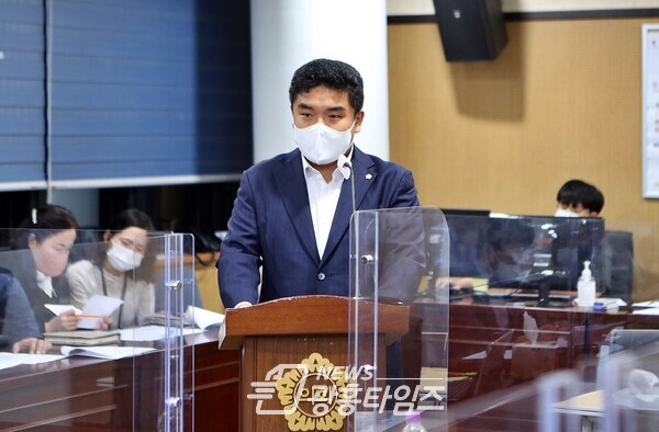 예산결산특별위원회 제6차 회의에서 예결위 간사를 맡은 한채훈 의원이 보고를 하고 있다(사진제공=한채훈 의원실) 예산결산특별위원회 제6차 회의에서 예결위 간사를 맡은 한채훈 의원이 보고를 하고 있다(사진제공=한채훈 의원실)