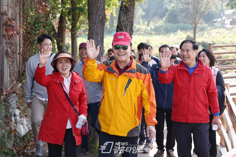 의왕시민과 함께하는‘61억 걸음’걷기(사진제공=의왕시)