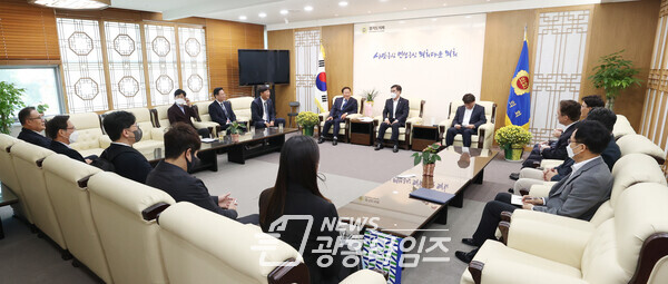 염종현 의장, 26일 한국도자재단 등 공공기관 관계자 접견(사진제공=경기도의회) 염종현 의장, 26일 한국도자재단 등 공공기관 관계자 접견(사진제공=경기도의회)